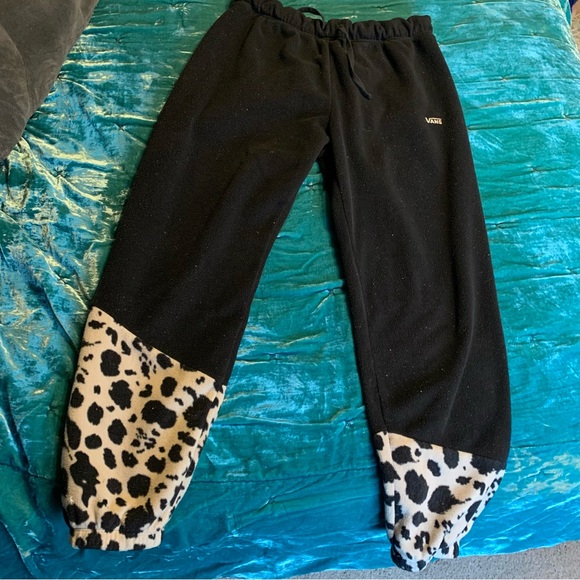 Vans Sweatpants 🖤 - Picture 2 of 4